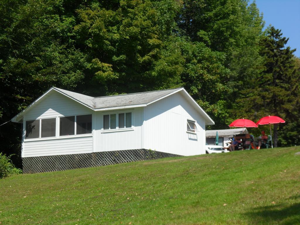 Holderness White Oak Motel & Cottages מראה חיצוני תמונה