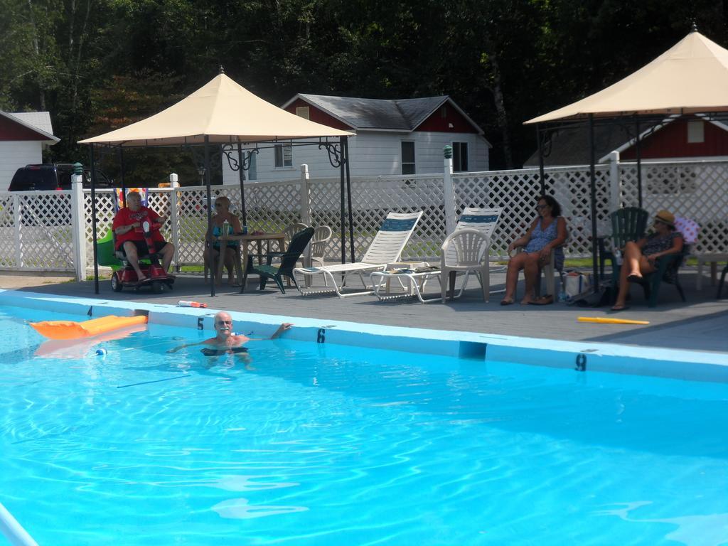 Holderness White Oak Motel & Cottages מראה חיצוני תמונה